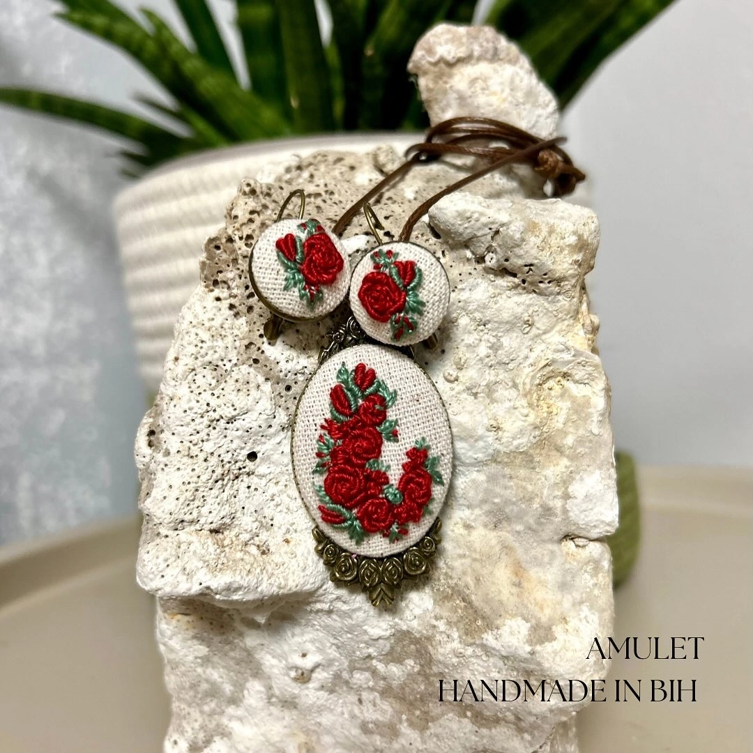 Uspješna priča Sanele Čičkušić kroz izradu nakita i odjeće sa tradicionalnim motivima